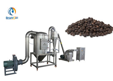 El polvo de la pimienta negra que hace el ajo del comino de la máquina condimenta el pulverizador del martillo